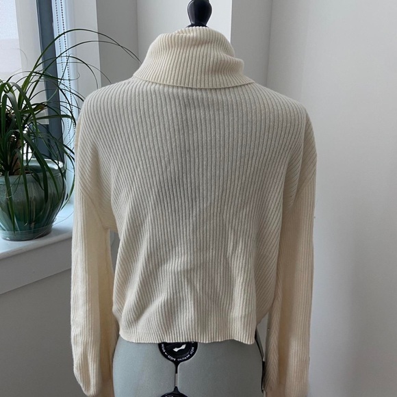 Women’s Cream and White Jumper - Picture 2 of 3